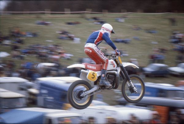 Jukka Sintonen loikkaa tehdas Yamahallaan 1983